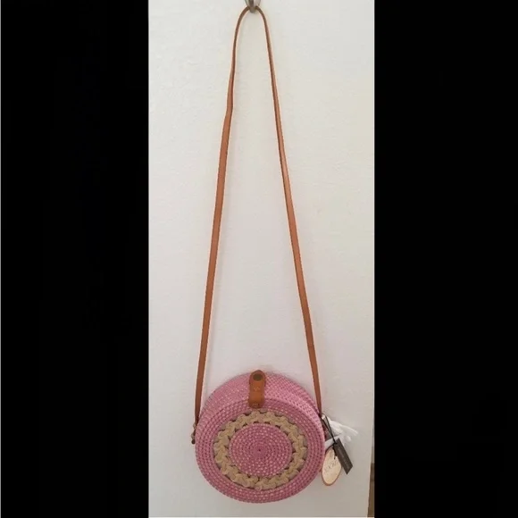 Handwoven Rattan Purse - Picture 4 of 4